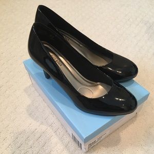 Black Patent Round-Point 2.75” heel